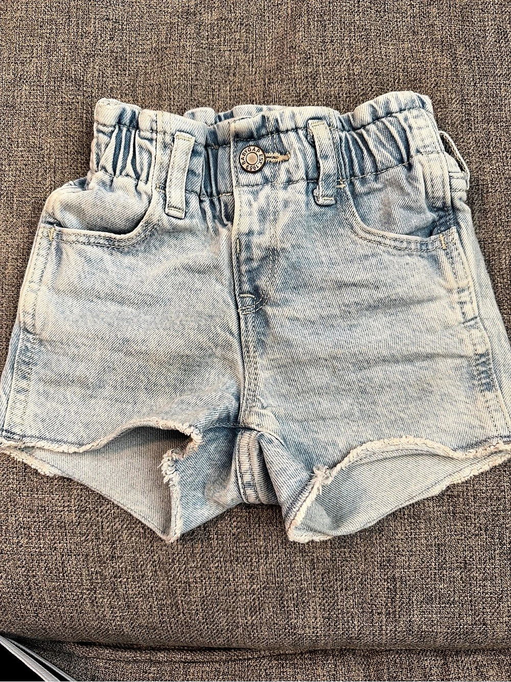 Gap ‘Just Like Mom Short’ Girls Denim Shorts Size 18-24M Elastic waist Frey Hem